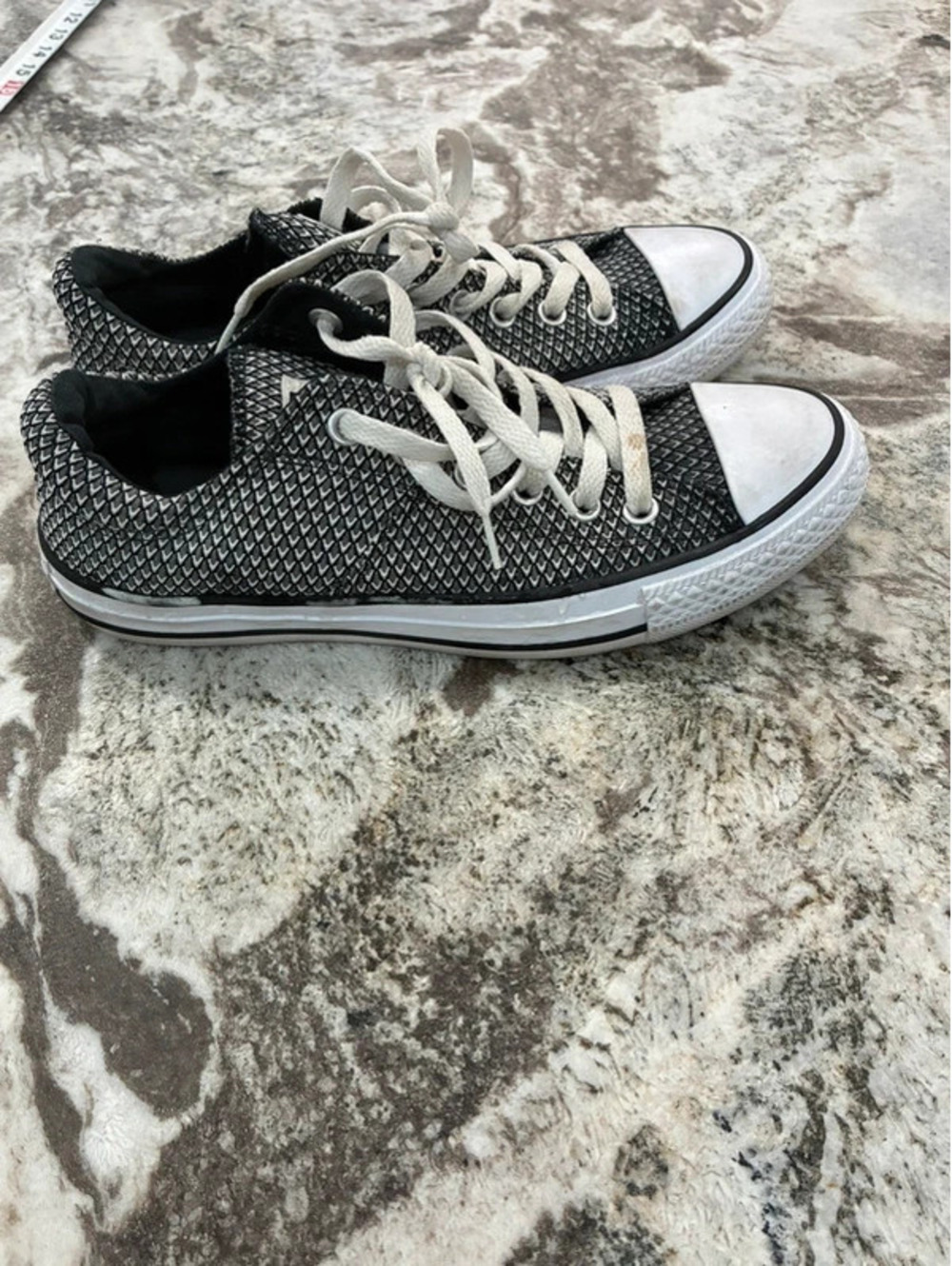 Women’s Converse size 8